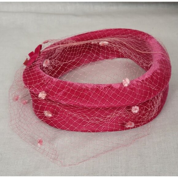 Vintage 50’s Bright Pink Velvet Pillbox Hat Veil Netting Women’s 950 - Picture 7 of 9